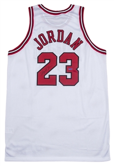 1997-98 Michael Jordan Signed Chicago Bulls Home Jersey (UDA)